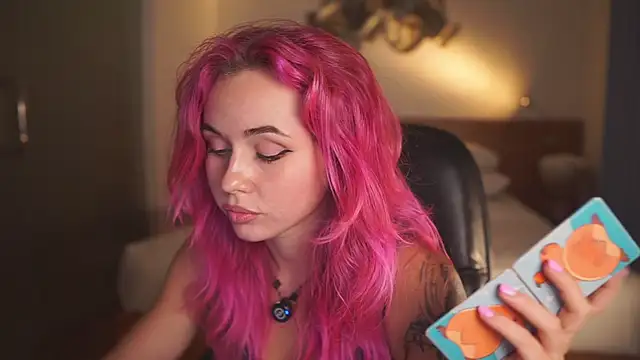 Sarah Pink online show from May 2026 02:33:02 PM