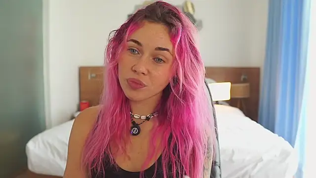 Snapshot of Sarah_Pink chatting on December 2025 01:31:01 AM Sarah Pink online show from December 2025 01:31:01 AM