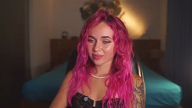 Sarah Pink online show from April 2026 02:47:02 PM