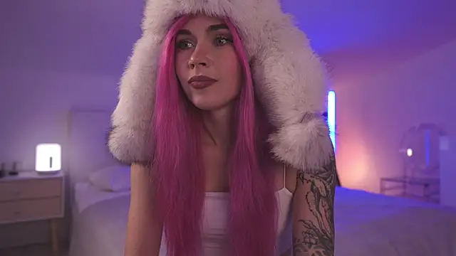 Snapshot of Sarah_Pink chatting on February 2025 05:29:02 PM Sarah Pink online show from February 2025 05:29:02 PM