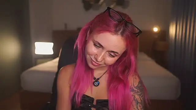 Sarah Pink online show from May 2026 01:53:01 PM