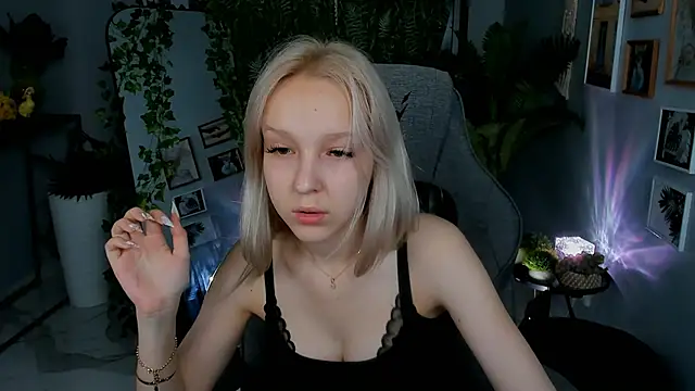 Snapshot of MaoqiBeverly chatting on May 2026 08:21:01 AM MaoqiBeverly online show from May 2026 08:21:01 AM
