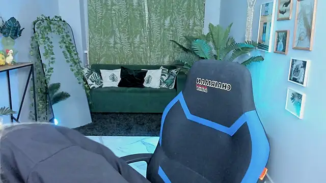 MaoqiBeverly online show from April 2026 05:01:02 AM