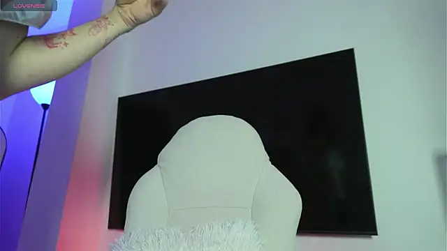 Just Lu online show from March 2026 05:37:02 AM