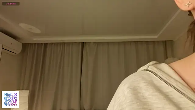 Snapshot of LeanneDinkle chatting on February 2026 04:56:02 AM LeanneDinkle online show from February 2026 04:56:02 AM