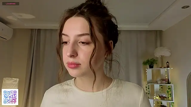 Snapshot of LeanneDinkle chatting on February 2026 04:47:01 AM LeanneDinkle online show from February 2026 04:47:01 AM