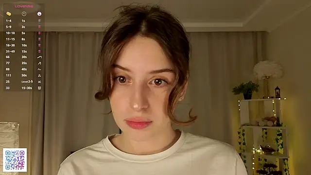 Snapshot of LeanneDinkle chatting on February 2026 04:45:01 AM LeanneDinkle online show from February 2026 04:45:01 AM