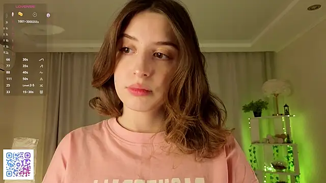 Snapshot of LeanneDinkle chatting on February 2026 04:45:01 AM LeanneDinkle online show from February 2026 04:45:01 AM