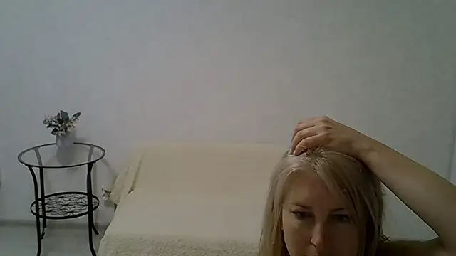 Snapshot of Opaldream chatting on May 2026 06:52:02 PM Opaldream online show from May 2026 06:52:02 PM
