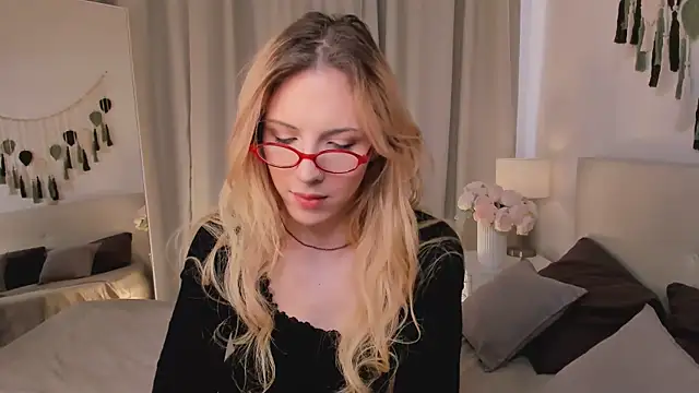 Tiffany  King online show from May 2026 05:55:01 AM