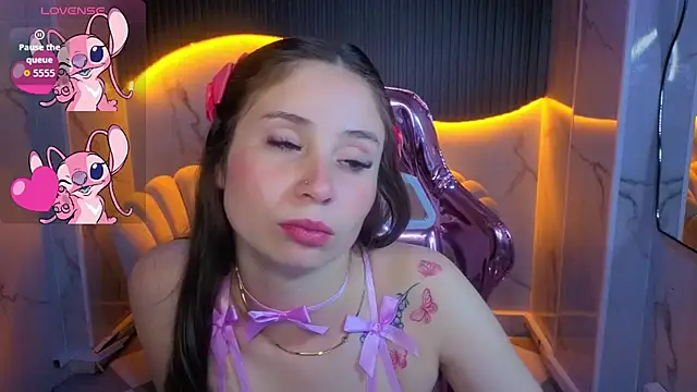Ariana18 b online show from May 2026 01:09:01 PM