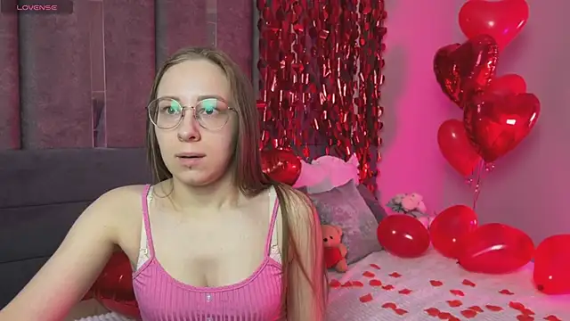 Snapshot of LillAlice chatting on February 2026 12:32:02 AM LillAlice online show from February 2026 12:32:02 AM