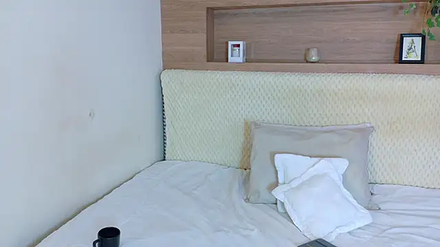 VioletBloomm online show from February 2026 12:05:02 PM