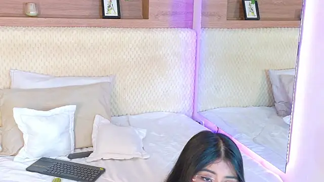 VioletBloomm online show from February 2026 11:43:02 AM