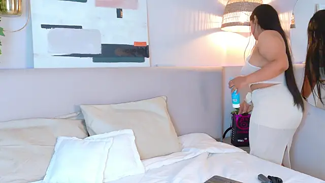 VioletBloomm online show from February 2026 01:20:01 PM