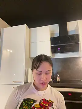 Just-Lilly online show from June 2026 04:12:01 PM