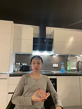 Just-Lilly online show from April 2026 01:51:01 PM