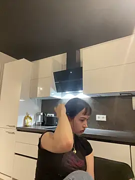 Just-Lilly online show from April 2026 08:11:01 PM