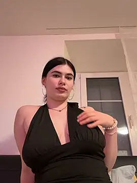 Snapshot of Evie-Moore chatting on February 2026 10:54:02 PM Evie-Moore online show from February 2026 10:54:02 PM