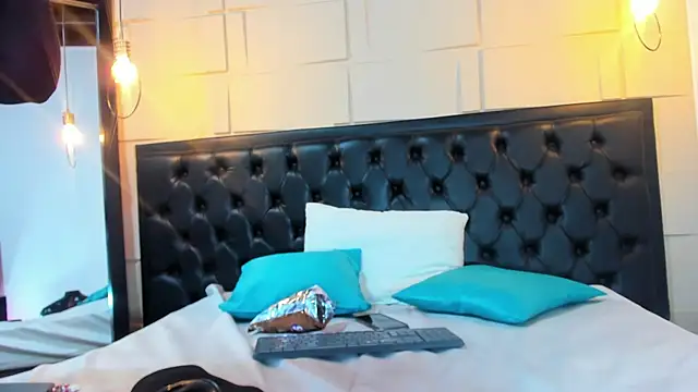 RousMature online show from April 2026 07:20:02 PM