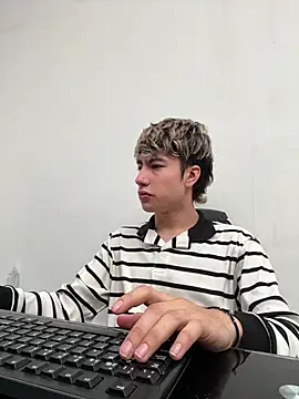 AlexanderCollman2 online show from April 2026 01:04:01 PM