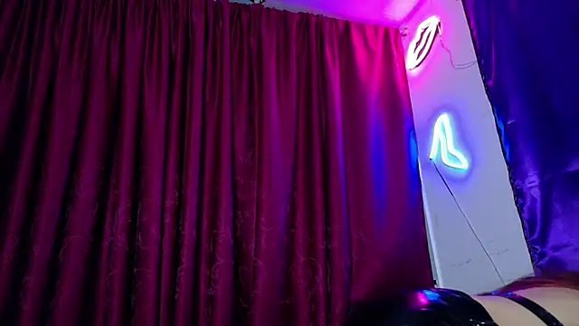 MadLustt online show from June 2026 10:32:01 PM