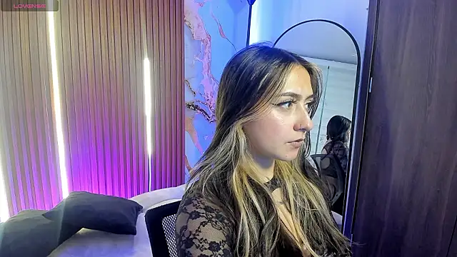 Giselle Laurens  online show from March 2026 09:32:02 PM