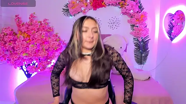 Giselle Laurens  online show from April 2026 09:17:01 PM