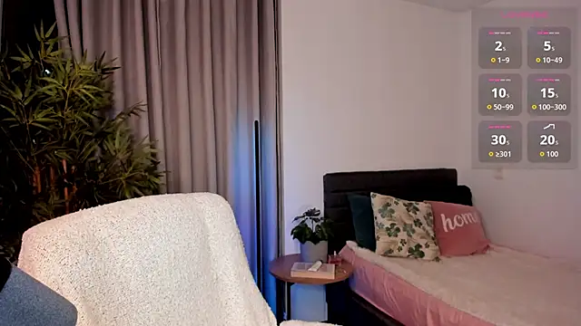 Snapshot of moonhelen chatting on February 2026 11:35:01 PM moonhelen online show from February 2026 11:35:01 PM