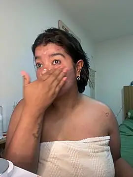 Snapshot of moonhelen chatting on February 2026 09:48:01 PM moonhelen online show from February 2026 09:48:01 PM