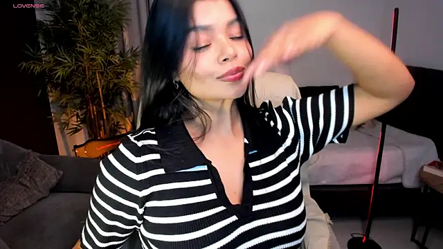 Snapshot of moonhelen chatting on June 2026 03:07:01 AM moonhelen online show from June 2026 03:07:01 AM