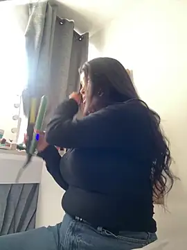 moonhelen online show from March 2026 06:46:01 PM