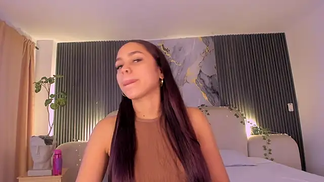 Snapshot of CarolineFyre chatting on June 2026 11:08:02 AM CarolineFyre online show from June 2026 11:08:02 AM