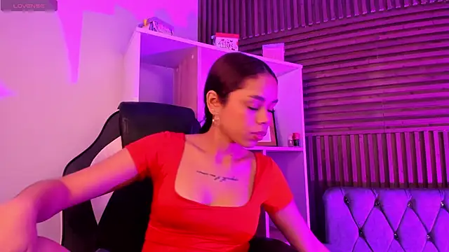 Snapshot of CarolineFyre chatting on February 2026 01:55:01 PM CarolineFyre online show from February 2026 01:55:01 PM