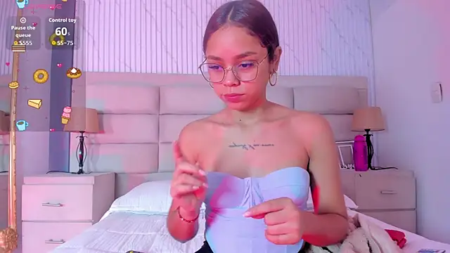 Snapshot of CarolineFyre chatting on February 2026 12:39:01 PM CarolineFyre online show from February 2026 12:39:01 PM