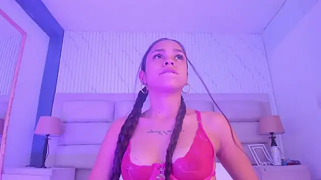 Snapshot of CarolineFyre chatting on February 2026 05:10:02 AM CarolineFyre online show from February 2026 05:10:02 AM