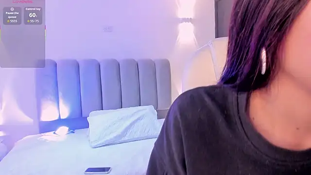 Snapshot of CarolineFyre chatting on February 2026 01:24:02 PM CarolineFyre online show from February 2026 01:24:02 PM