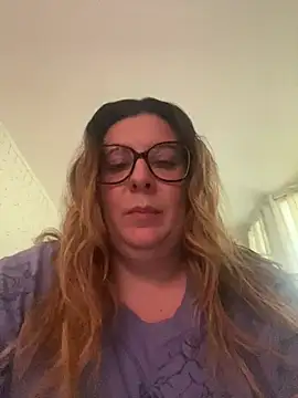 JasmineGlow7 online show from April 2026 05:25:01 PM