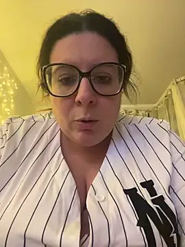 JasmineGlow7 online show from March 2026 10:22:02 PM