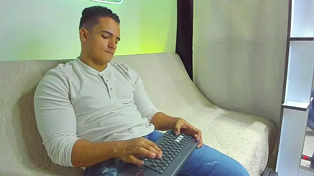 jhon nicolas online show from March 2026 08:14:02 PM