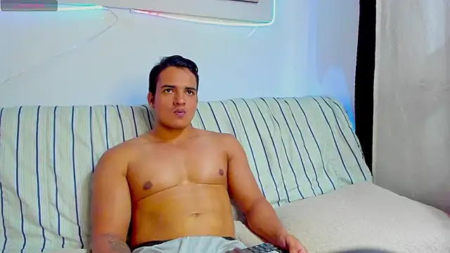 jhon nicolas online show from February 2026 08:08:02 PM