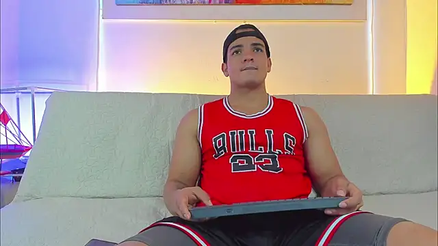 jhon nicolas online show from April 2026 12:12:01 AM