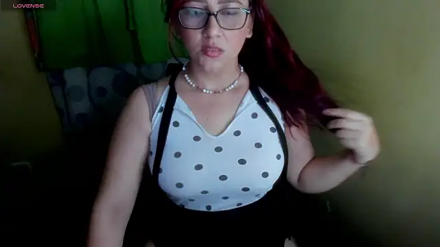 LuciaMiilf online show from July 2026 06:47:01 AM