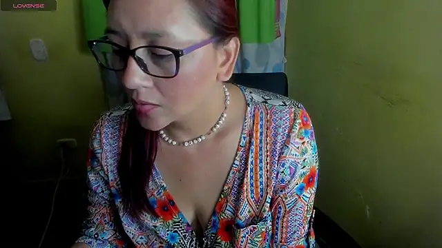 LuciaMiilf online show from June 2026 03:18:01 AM