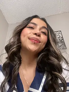 Snapshot of loveegirll1 chatting on February 2026 06:33:02 AM loveegirll1 online show from February 2026 06:33:02 AM