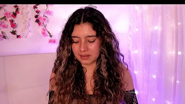 Snapshot of Valerysweet11 chatting on February 2026 06:26:01 AM Valerysweet11 online show from February 2026 06:26:01 AM