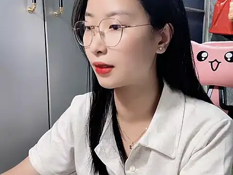 Snapshot of Linne6789 chatting on March 2026 03:07:01 AM Linne6789 online show from March 2026 03:07:01 AM