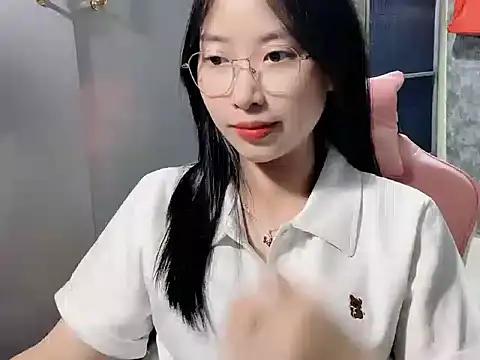 Snapshot of Linne6789 chatting on February 2026 03:33:01 PM Linne6789 online show from February 2026 03:33:01 PM