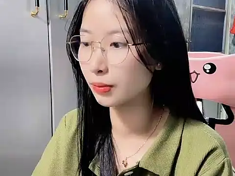 Snapshot of Linne6789 chatting on February 2026 03:28:01 AM Linne6789 online show from February 2026 03:28:01 AM