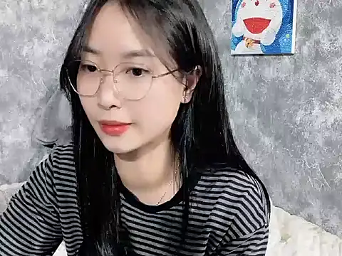 Snapshot of Linne6789 chatting on February 2026 03:40:02 PM Linne6789 online show from February 2026 03:40:02 PM